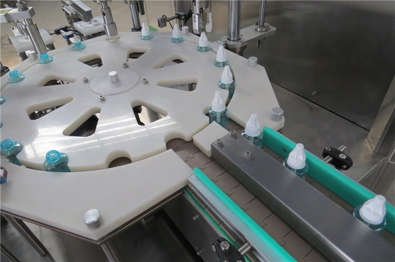 آلة تعبئة طارد البعوض السائلة وسدها وسدها