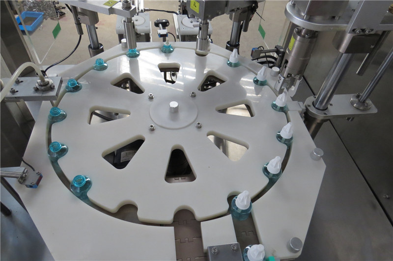 آلة تعبئة طارد البعوض السائلة وسدها وسدها